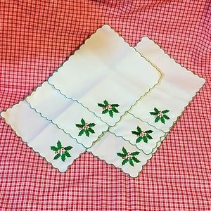 Vintage Holly and Berry Christmas cocktail napkins - set of 6 holiday napkins